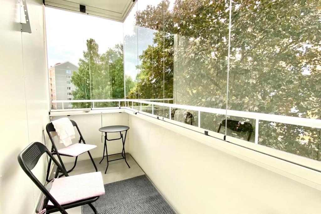 Apartment Beautiful 2 Bedroom & Free Parking *